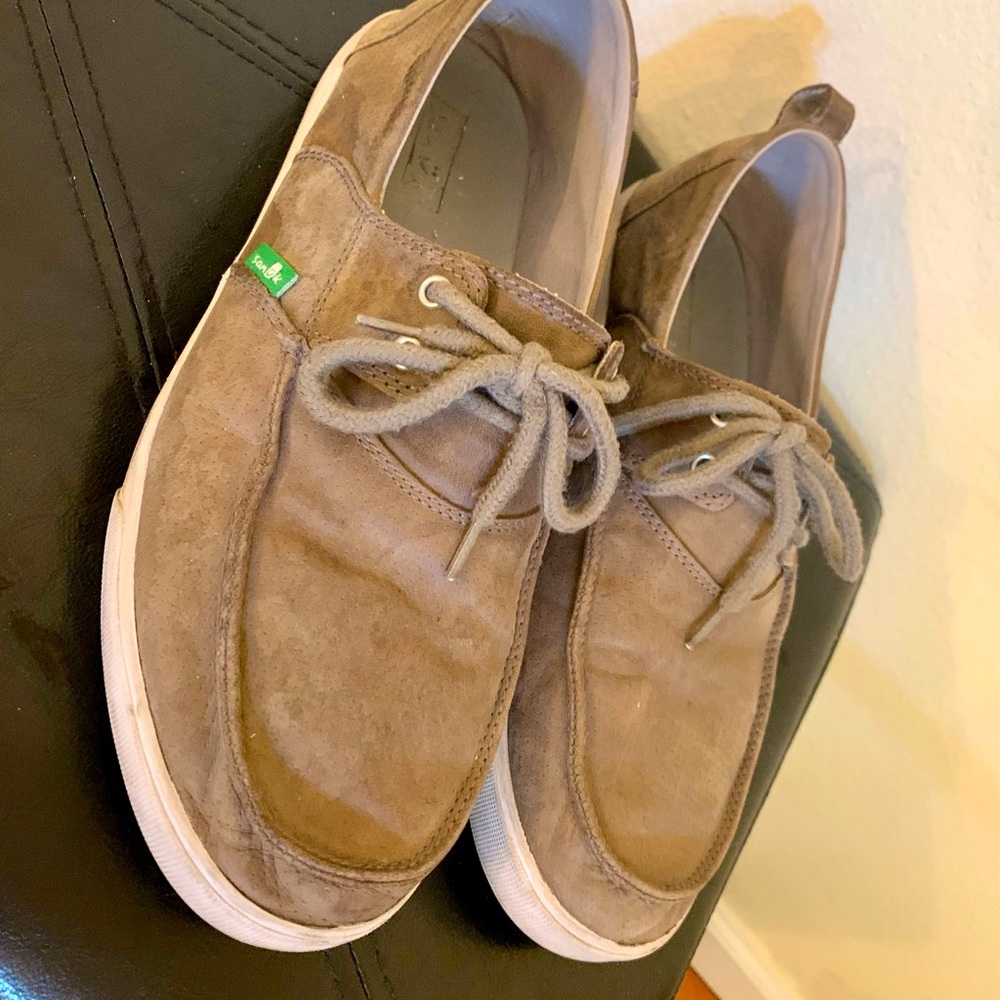 Men’s SANUK casual loafers 10 in very good condition